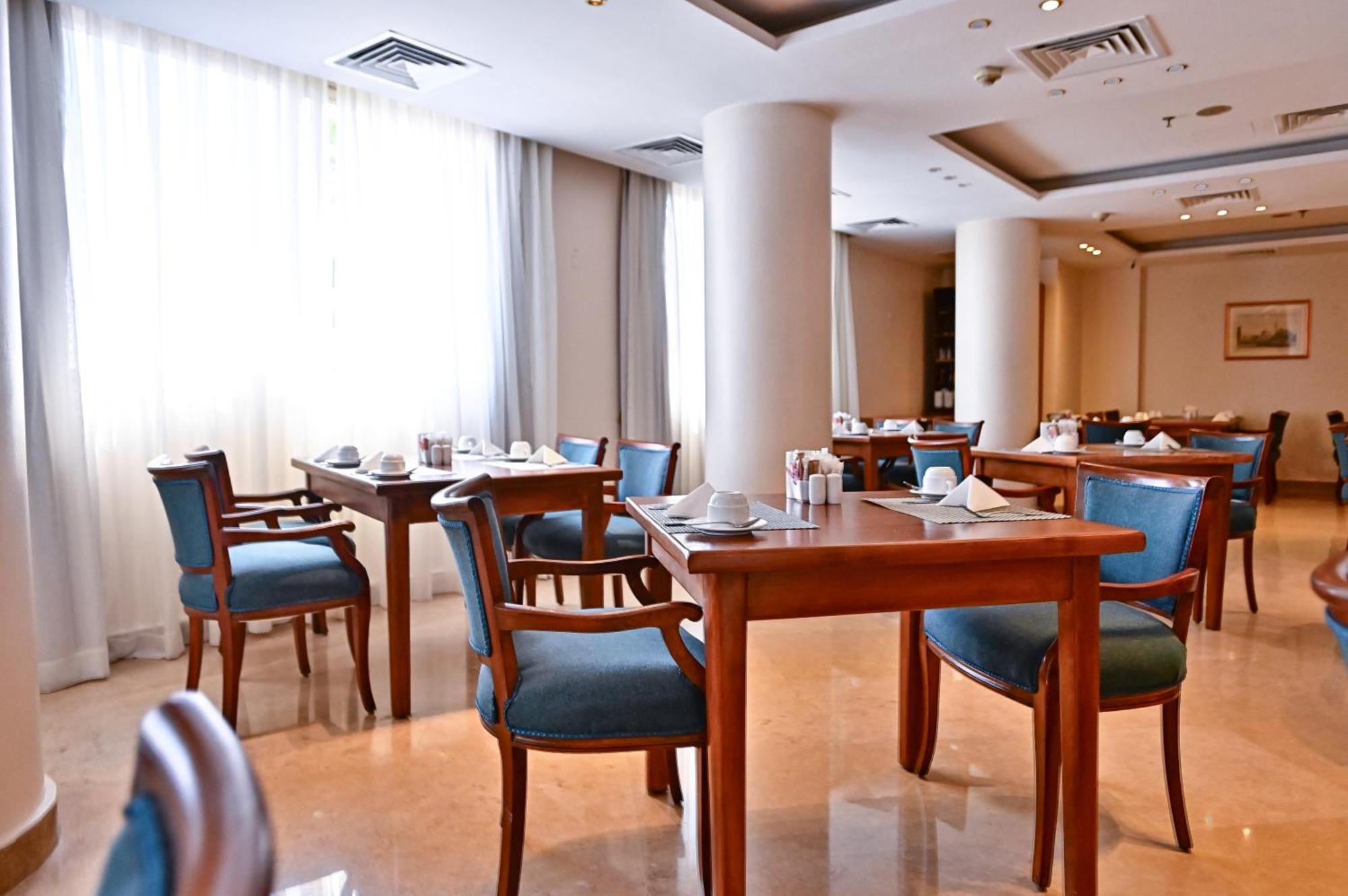 Swiss Inn Nile Hotel Giza ภายนอก รูปภาพ
